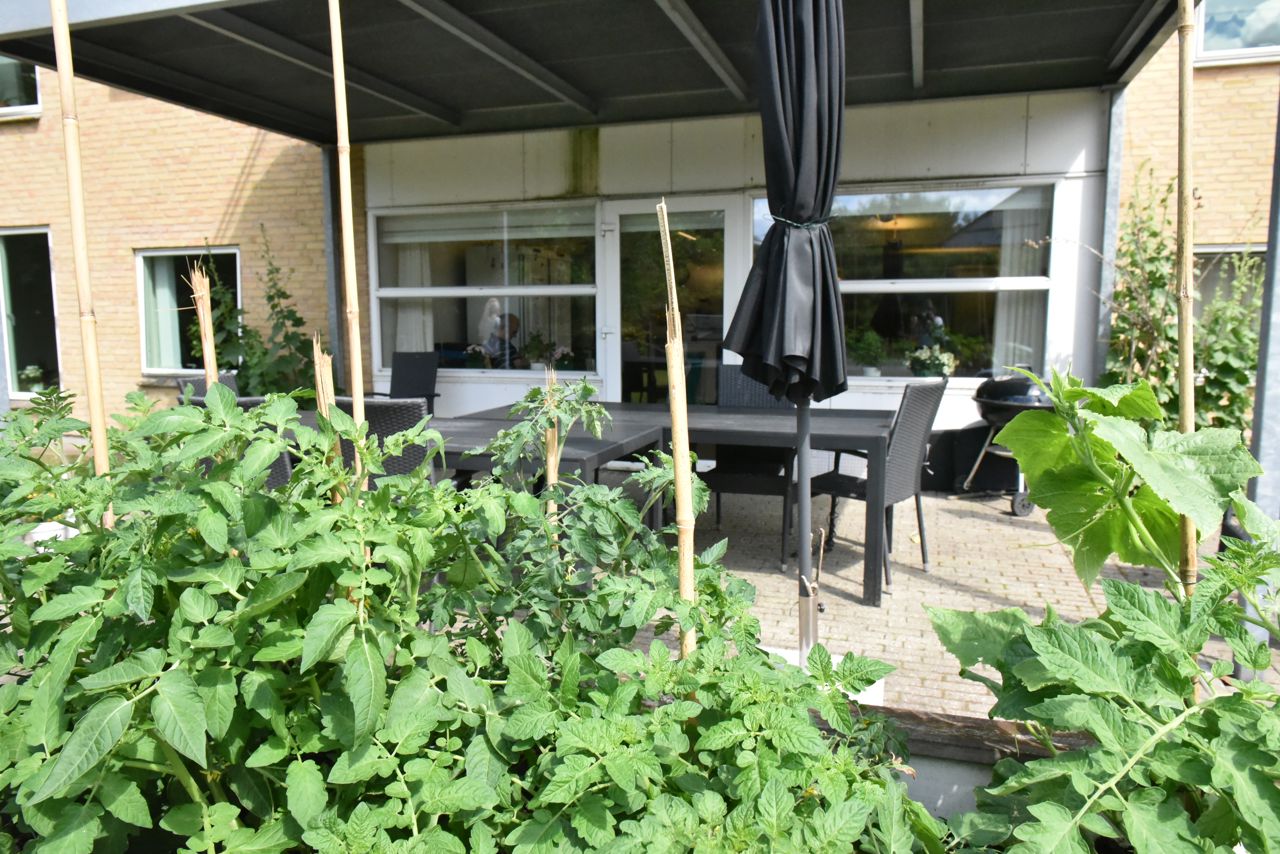 Siddepladser på en overdækket terrasse