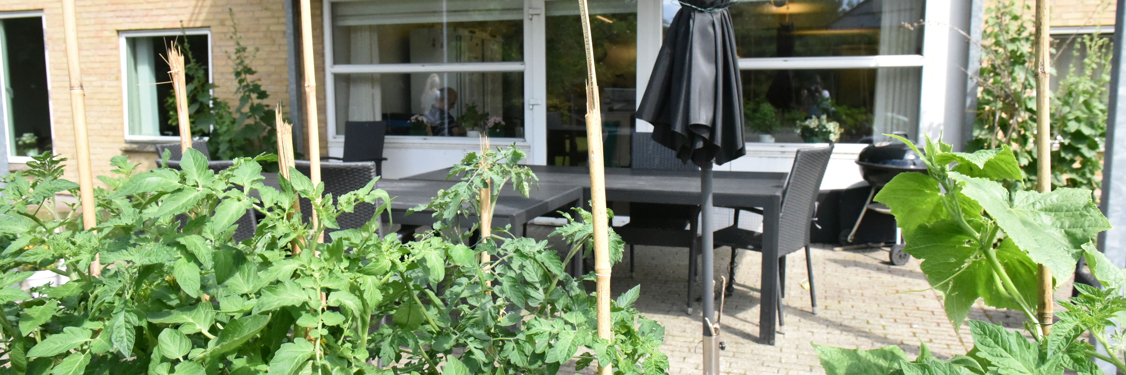 Siddepladser på en overdækket terrasse