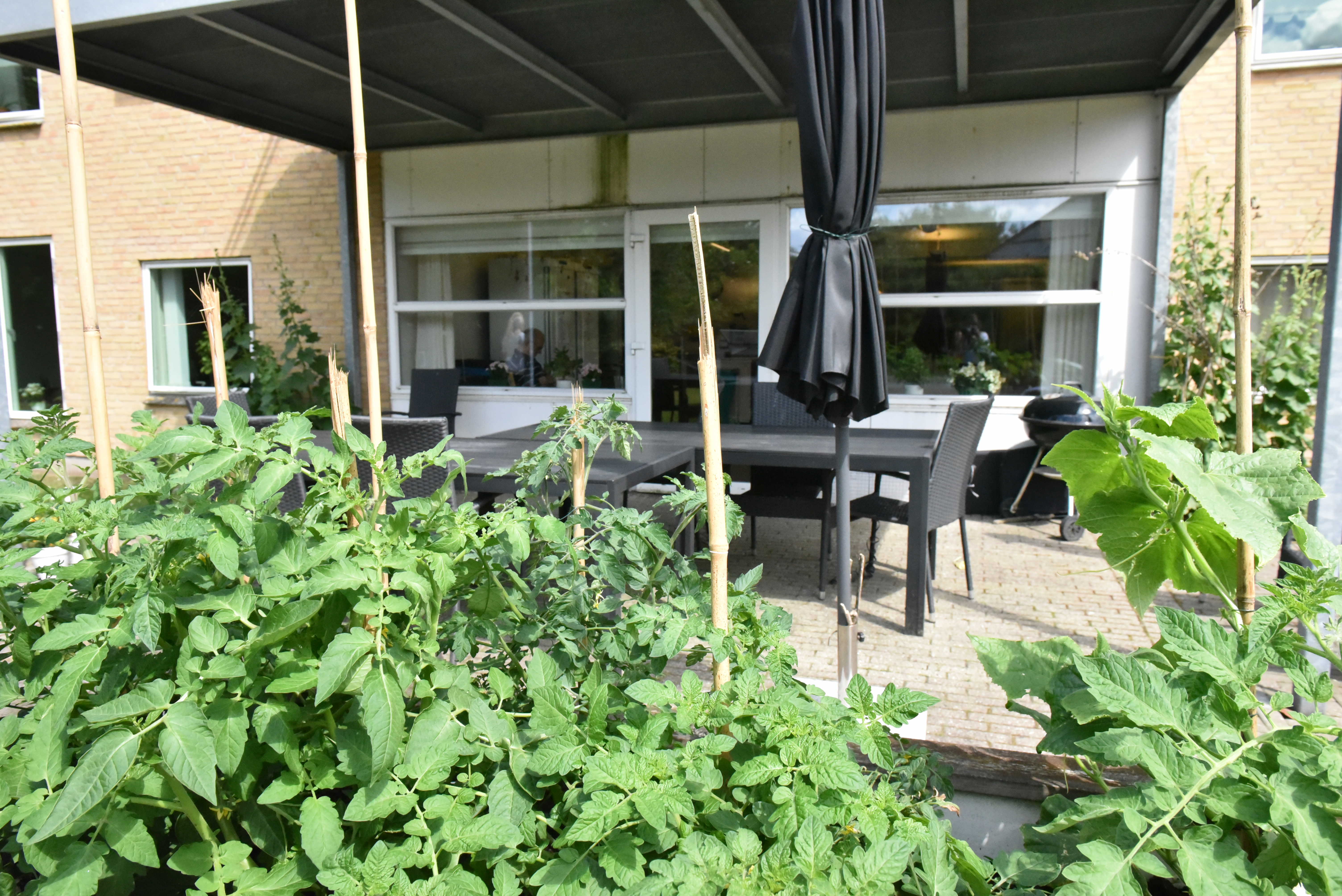 Siddepladser på en overdækket terrasse