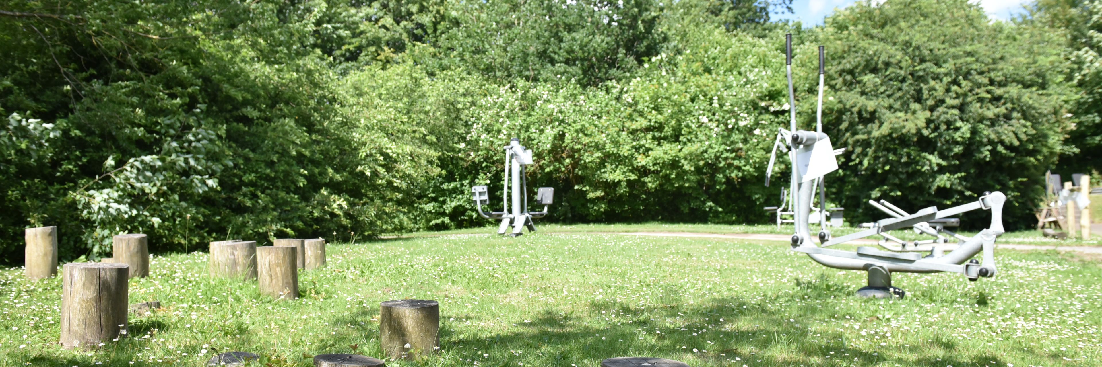 Træningsredskaber i udeområdet på Borupvænget
