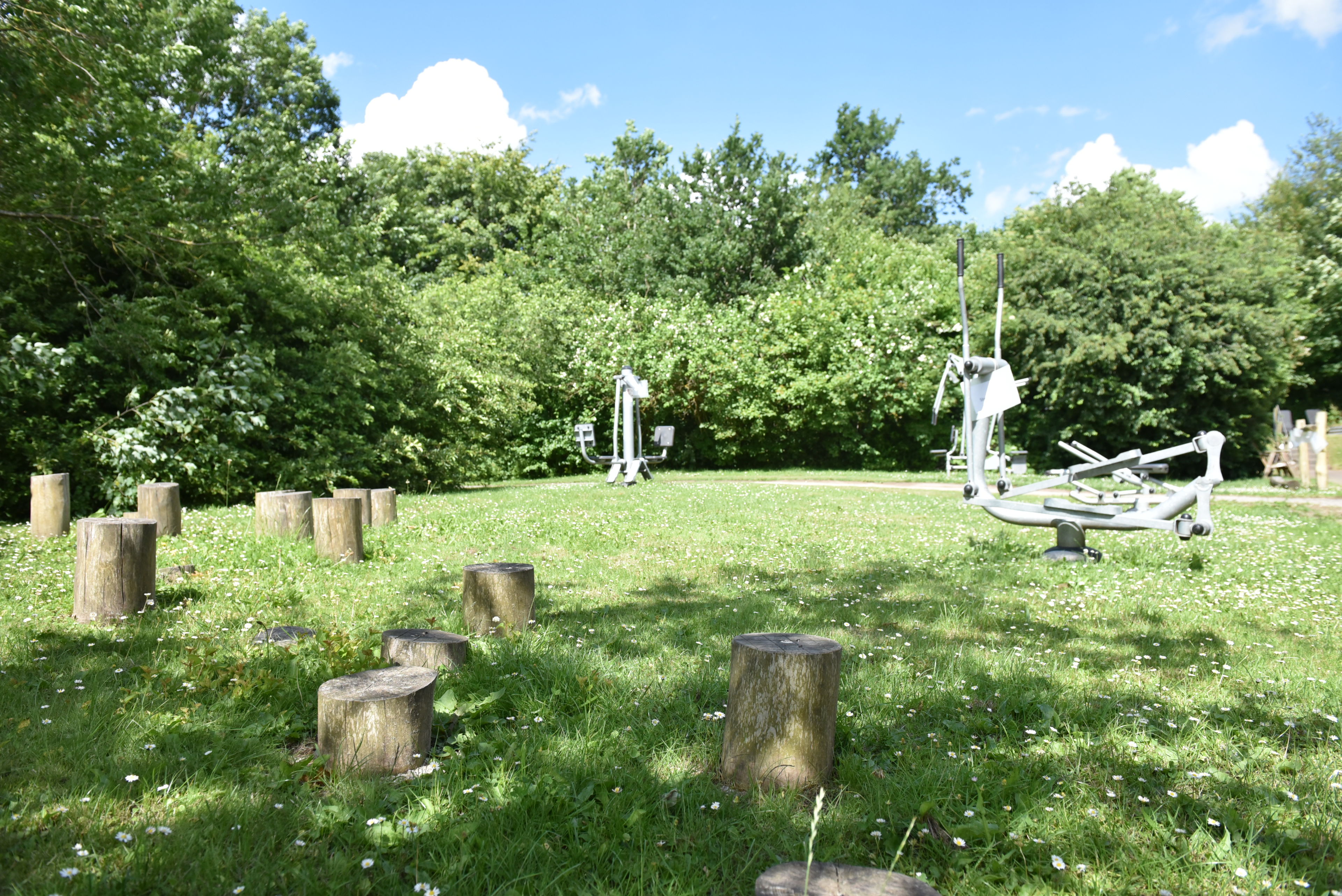 Træningsredskaber i udeområdet på Borupvænget